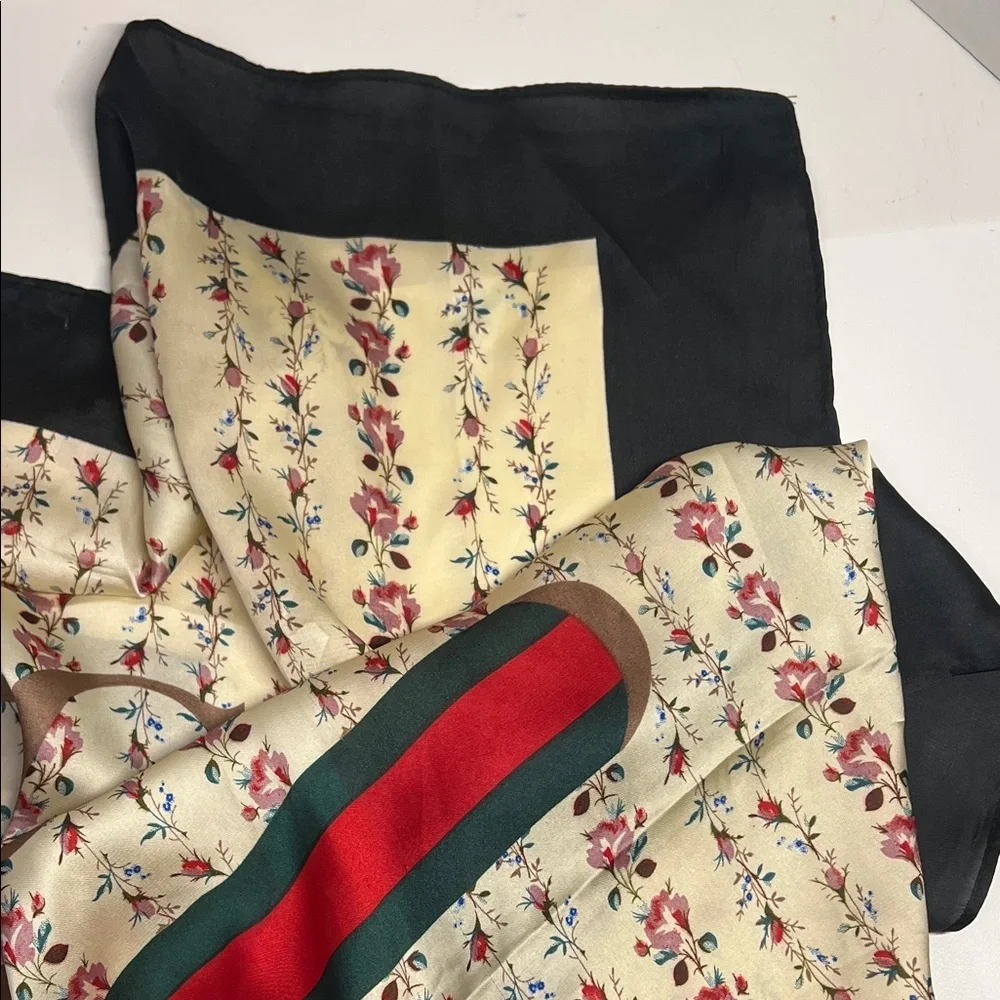 Gucci Floral Silk Scarf with Red and Green Stripe - Picture 2 of 6